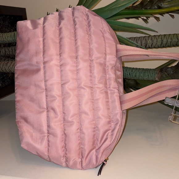 Victoria’s Secret Pink Quilted Tote Travel Weekender Gym Logo Duffel Bag - Picture 15 of 17